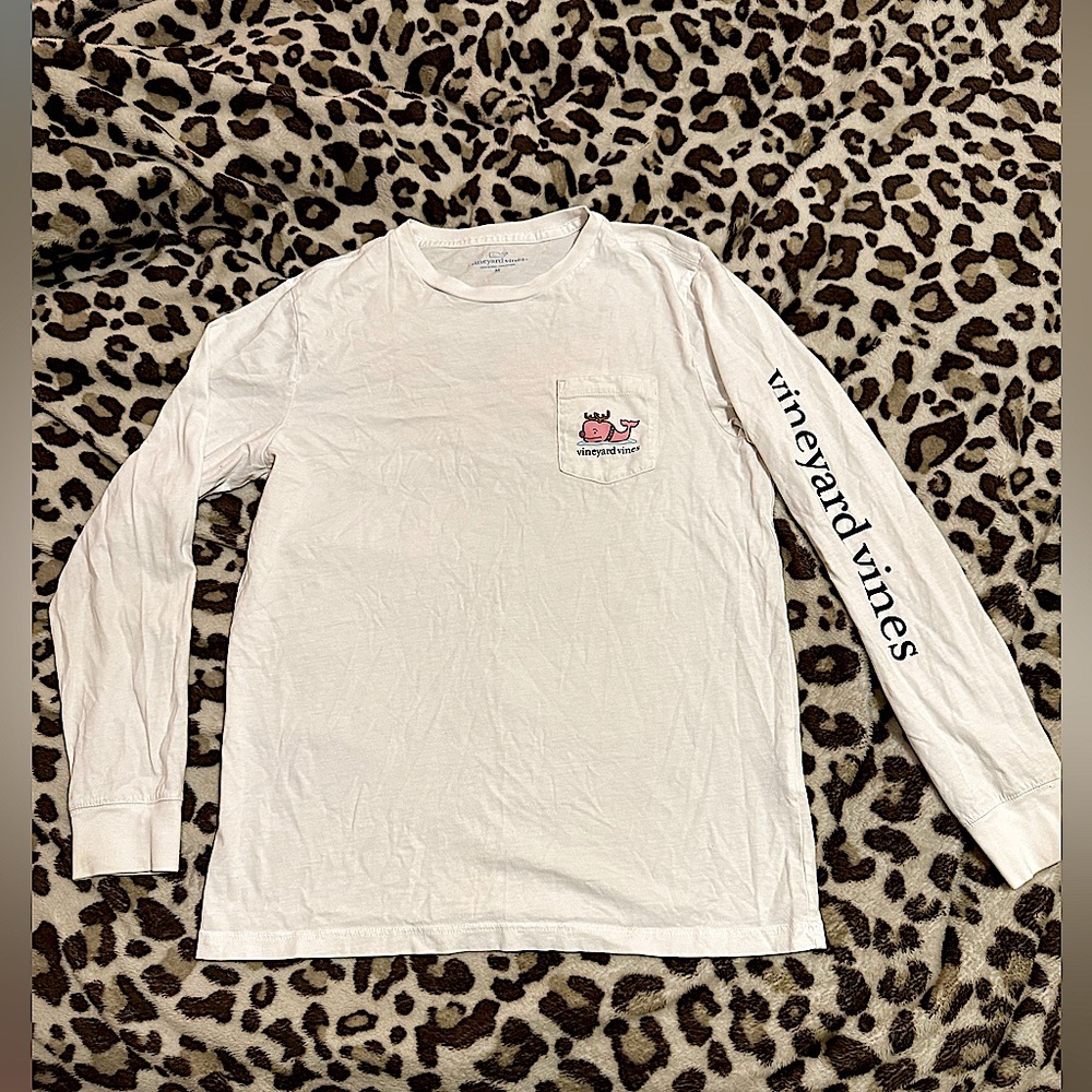 EXCELLENT/LIKE NEW/PRE-OWNED CONDITION girl’s VINEYARD VINES graphic tee